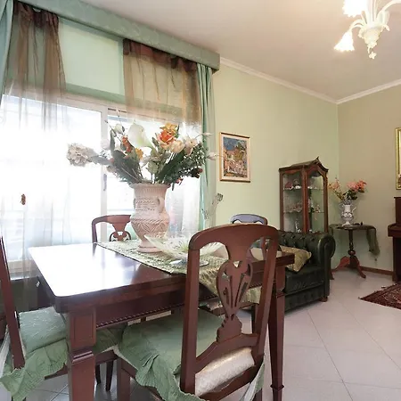 Cosy Holiday Home In Pompei With Garden Holiday home *