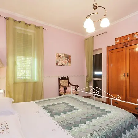 Cosy Holiday Home In Pompei With Garden Holiday home *