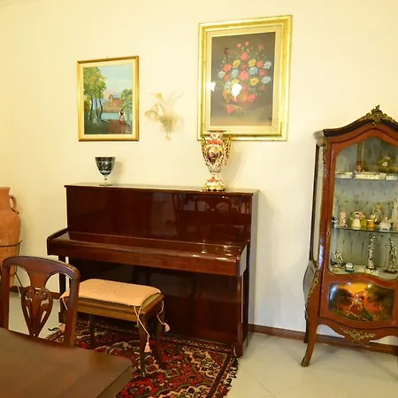 Cosy Holiday Home In Pompei With Garden Pompei