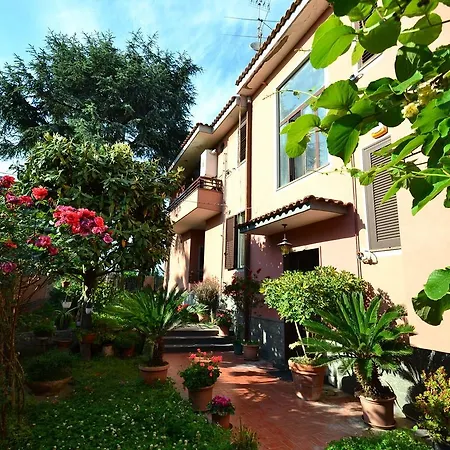 Cosy Holiday Home In Pompei With Garden Holiday home Pompei