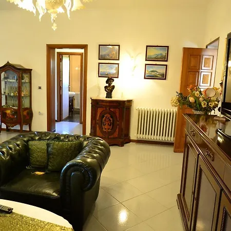 Cosy Holiday Home In Pompei With Garden Pompei