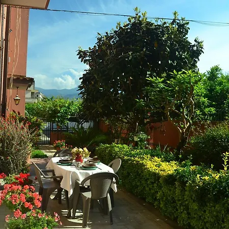 Cosy Holiday Home In Pompei With Garden *