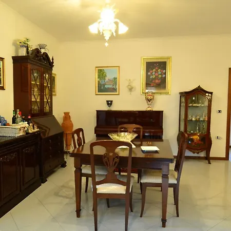 Cosy Holiday Home In Pompei With Garden Pompei