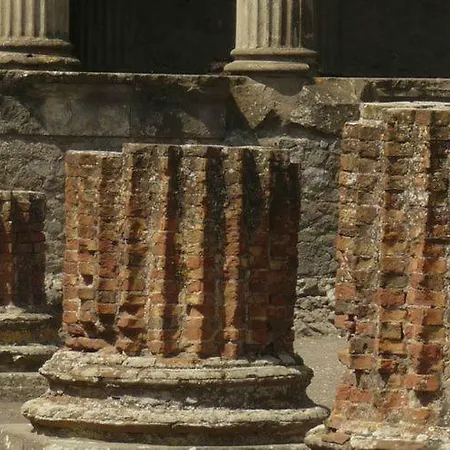 Cosy Holiday Home In Pompei With Garden Holiday home *